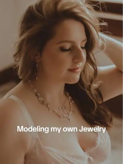 I made my own jewelry for a photoshoot I had yesterday! :) ❤️ #diyjewelry #beadednecklace #boudoirphotography 