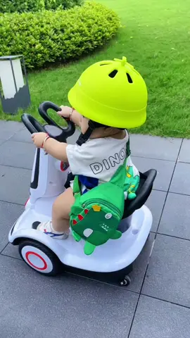 Xe máy điện xoay 360 cho bé #embedangyeu #beyeu #dethuong #beyeutiktok #mevabe #beyeutiktok22 #kute #kids #thoitrangbeyeu 
