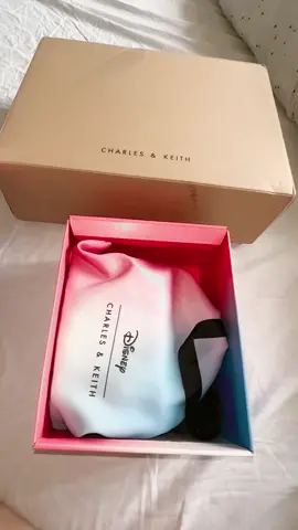 Mga bagay na di natin kayang bilin dati nabibili na naten ngayon  ❤️ @CHARLES & KEITH #charlesandkeithdisney 