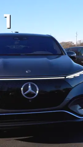 Four wheel steering in the mercedes benz EQS 580 SUV is insane!! #mercedes #eqs #580 #tesla #ev #electriccar 