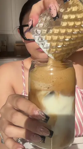 this was messyyyyy but so worth it😭☁️ light and airy coffee. i ran out of time at the end to add vanilla cold foam ay pa la otra🤓👍🏼 #icedcoffee #marshmallowfluff #marshmallowcoffee #coffee #nescafe #coffeetutorial #icedcoffeetutorial #morningcoffee #morningroutine #fyp #Recipe 
