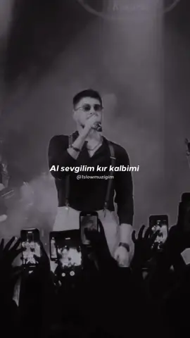 Yanlızlığım kader değil bunu ellerimle yazdım… #semicenkofficial #semicenk #alsevgilimkırkalbimi #alsevgilimkırkalbimiyineparamparçakalsın #semicenkşarkıları #keşfet #keşfetteyizzz #tiktokkeşfet #slowmüzikler #hitşarkılar #popmüzik #capcut_edit #semicenkunutmakoylekolaymisandin 