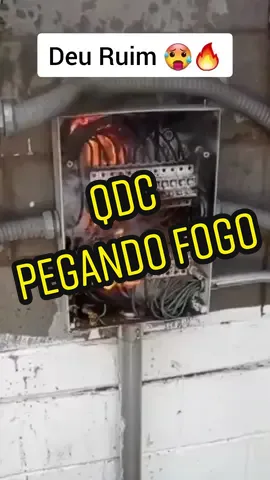 quadro elétrico  pegando fogo #picafio #gambiarra #zefaisca #eletrica #eletricista #qdc #quadroeletrico #fogo