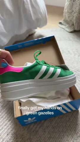 had to set an alarm for these bad boys #adidasgazelle #greengazelle 