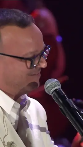 #GigiUnoComeTe significa soprattutto condivisione! E dopo “Mon Amour” con @tananaimusica… non poteva mancare “Tango” in napoletano 💙 #GigiUnoComeTe #Tananai #Tango #Tangoinnapoletano #GigiDAlessio #tiktokmusica #virale #PiazzadelPlebiscito  #perte #concerto #live #livemusic