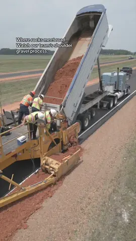 Where rocks meet asphalt roads… Watch how our team adds the finishing touches of the shoulder gravel process after a recently completed paving job. #motorgrader #asphaltcowboy #gradertok  #screammovie #VozDosCriadores