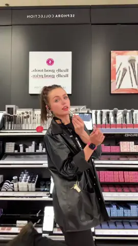 me slowly loosing my self tan #sephora #sephorabeautycommunity #sephorabeautyadvisor #sephoralife #worklife #shoppingaddiction 