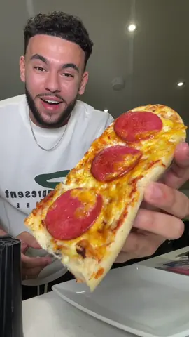 10/10 🤩 you should definitely try this! 🍕#fy #pizza #breadpizza #bread 