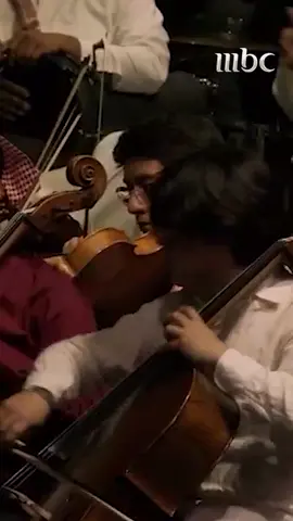 نستاهلك يا دارنا حنا هلك انتِ سواد عيوننا شعب و ملك #روائع_الموسيقى_السعودية 🎼