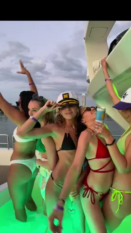 this song was necessary for this short documentary #girlstrip #miami #miamibeach 
