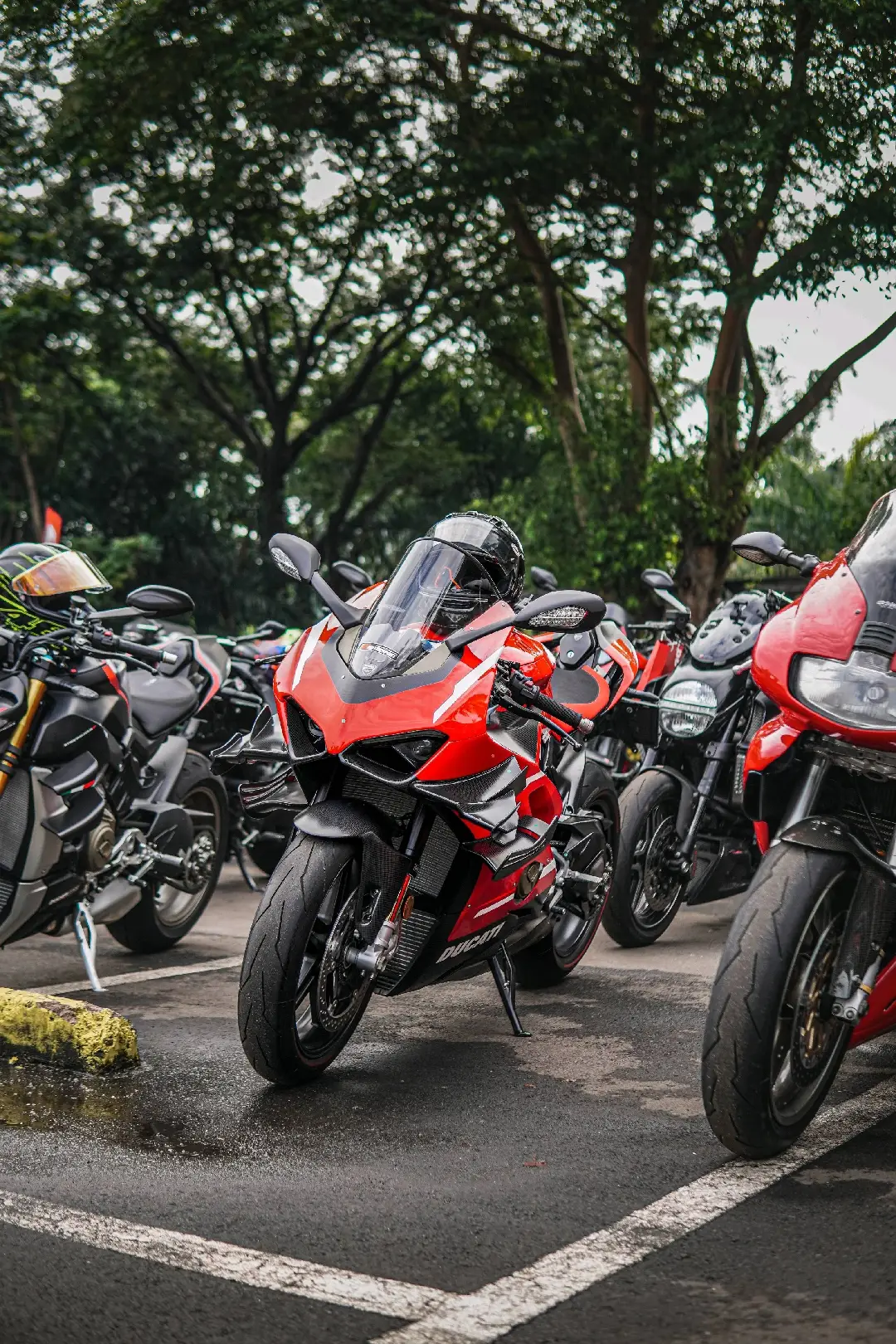 Jakarta Minggu Pagi👀 #fyp#sunmori#superbike#moge#ducati 