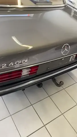 Mercedes 240D 