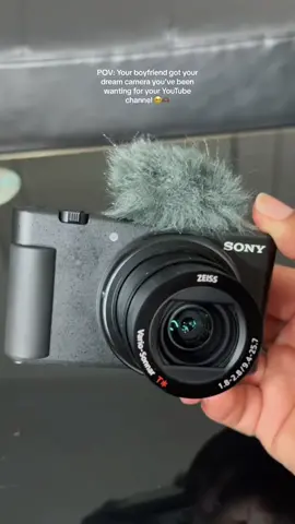 so thankful for my boyfriend being so supportive of my dreams of being a content creator/wig influencer! I love the SONY ZV1 so far & am going to make a whole video about it soon so be sure to subscribe to my channel 🎥 ZYLIA ARMONI #sonyzv1unboxing #sonyzv1  #blackgirlcontentcreatorr #blackgirlvloggers #viral 