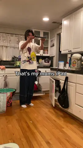For legal reasons i did not take that lil apple device 🥺