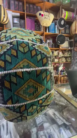 Bienvenue dans notre monde de l’artisanat marocain exquis ! ✨🇲🇦 🌟 Découvrez la magie du Maroc avec notre pouf artisanal, une pièce unique qui ajoutera une touche d’élégance à votre intérieur ! 🧡✨ 👉 Notre pouf est entièrement fabriqué à la main par des artisans talentueux du Maroc, qui transmettent leur savoir-faire ancestral de génération en génération. Chaque détail est soigneusement travaillé pour créer un produit qui allie qualité, confort et style. 🏡 Que vous souhaitiez créer un coin de détente dans votre salon, ajouter une note bohème à votre chambre ou tout simplement vous prélasser avec style, notre pouf marocain est la solution parfaite. Son design traditionnel et ses motifs magnifiques en font un véritable bijou pour votre intérieur. 💯 Et ce n’est pas tout ! Nous proposons également un service de livraison pour vous faciliter la vie. Peu importe où vous vous trouvez, nous pouvons vous envoyer notre pouf directement chez vous, afin que vous puissiez profiter de cette merveilleuse pièce sans tracas. 📲 Pour passer commande, il vous suffit de nous contacter au +212 7 60 13 42 71 . Notre équipe chaleureuse et professionnelle se fera un plaisir de vous aider à choisir le pouf qui correspond le mieux à votre style et de vous guider tout au long du processus de commande. 🎁 Offrez-vous une pièce d’artisanat marocain authentique, un véritable trésor pour votre intérieur. Ne manquez pas cette opportunité de transformer votre espace en un havre de paix inspiré par les richesses culturelles du Maroc. 🌟 Rejoignez-nous dès maintenant et faites de votre maison un lieu de beauté et de confort avec notre pouf marocain unique en son genre ! ✨🏡💫 #bazar_marchia #maroc #morroco #ArtisanatMarocain #DécorationIntérieure #PoufAuthentique #HéritageCulturel #LuxeOriental #AmbianceEnvoûtante #MarrakechDansVotreMaison #LivraisonRapide #CommandezMaintenant #PoufEnchanté #ArtisanatMarocain #🇲🇦 