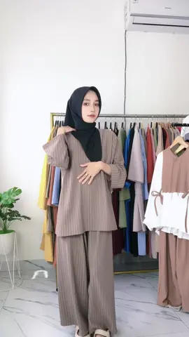 Aku saranani buat kalian yang baru gabung di tiktok affilate mending live di baju one set livy ini karna lagi best seller banget cakep juga loh warna nya 🤩🫰🏻