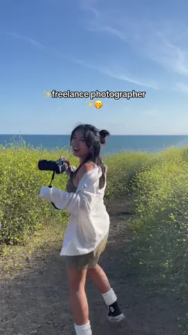 Freelance photographers unite 🫶🏼 #cinematicphotography #portraitphotography #photomagic #cinematics #photoshootideas #photoshoot #behindthescenes #photographer #torontophotographer #canonphotography #weddingphotographer 