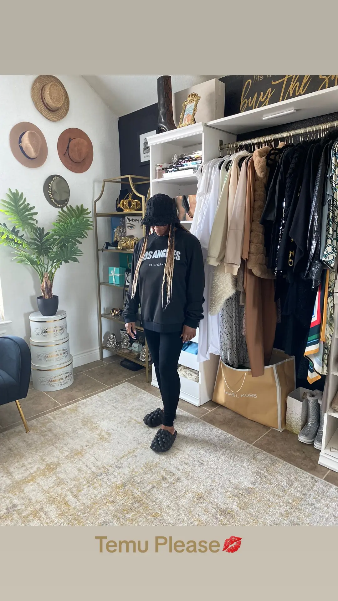 Going to the movies to see Flash. The look from Temu…bucket hat, sweatshirt, and shoes🤗 It’s cold in the theaters🥶#temukan2021mu  #moviewear #buckethat #hat #clothes #clotheshaultryon  #temuhaul #temuhauls #temuhaulblackgirl #temuhaulshopping #comfyclothes #comfyoutfits #comfystyle #blackgirltiktok #influencertips  #influencers 