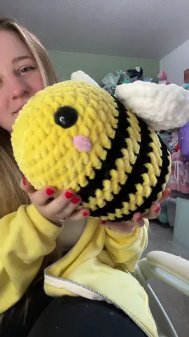 Bees! . Pattern by @Mirelle  Yarn sweet snuggles from @Michaels Stores  . #crocheter #crochet #crochetbee #amigurumibee #marketprep #crochetgrove #crochetinspiration #crochetinspo #crochetideas
