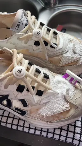 Clean my D&G trainers with me, that was stained with tan 🥹 #tanproblems #D&G #dolcegabbana #dolceandgabbanafashion #cleanwithme #vanish #cleanmytrainers 