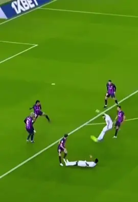 Benzema vs Kounde 😂😂😂😂😂 #realmadrid #barcelona #benzema #kounde #reaction #football #Love 