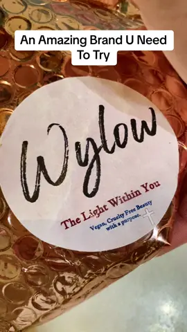 *gifted* Let me tell about a new brand that I’m already obsessed with! @ShopWylow💋 wylowbeauty.com Beauty with a purpose is what she is all about that! She supports great causes & her makeup is fabulous! Definitely check her out! Follow to see more from this brand.                                                       #makeupaddict #mascarareview #makeupbrand #newmakeup 