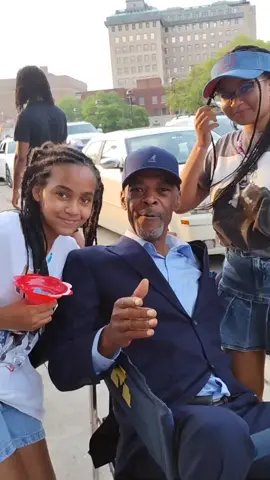 I met these young ladies in Flint at Juneteenth .... 