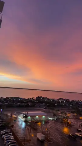 Welp… its golden hour time in Pensacola Beach 🏝️🌊🐚🐠🏄‍♀️🌅 #fyp #foryou #foryoupage #beach #beachvibes #beachgirl #beachgirlaesthetic #pensacola #pensacolabeach #pensacolabeachflorida 