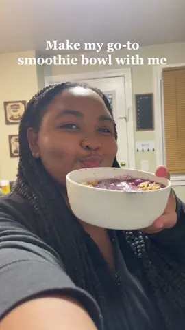 Let me know if you try it and what your go-to is! #smoothiebowl #smoothiebowlrecipes #healthy #Lifestyle #SummerEats #healthygirlsummer #summerrecipes #comewithme #HowTo #howtotik #fyp 