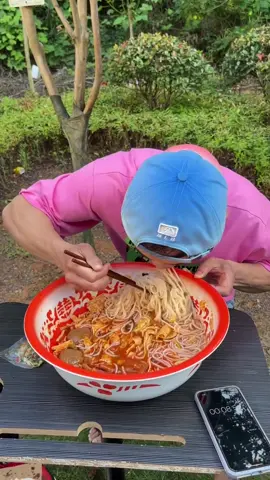 挑戰螺螄粉，我們是螺螄粉工廠 联系我主页LINE有机会免费领取螺蛳粉#挑戰 #小吃 #螺螄粉 #螺蛳粉工厂 #吃货的日常 #挑战螺蛳粉 #深夜螺蛳粉 #全民螺蛳粉 #深夜食堂 #螺蛳粉厂家