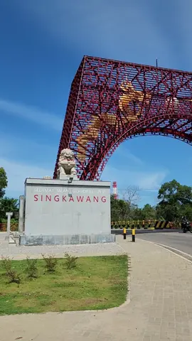 Ada yang kangen kota ini? #Singkawang #kalimantan #kalbar #visitindonesia #visitkalimantan #suasana #kota #roadtrip #patungnaga #visit #kota #travelling #travellingvideos #tugu #naga #city #tolerancity #melayu #tionghoa #dayak 