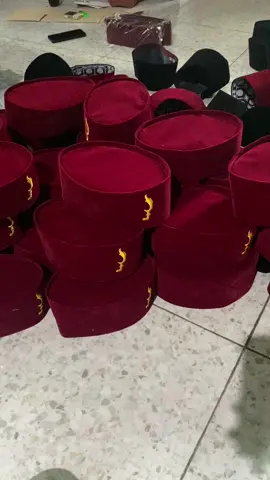 Songkok Betawi Motif Kujang Merah Ready Stock Mulai Dari Ukuran Anak Anak Hingga Dewasa #pecimerah #songkokmerah #kopiahmerah #pecikujang #songkokkujang #kopiahkujang #pecibetawi #songkokbetawi #songkokmenaraagung 