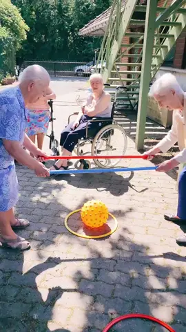 Teamwork 💪💛 #tiktok #forypu #fy #teamwork #elderycare #functional #play 