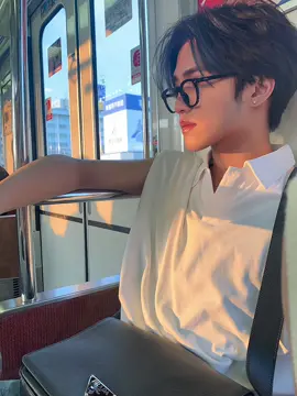Please sit next to me 🫤🚃