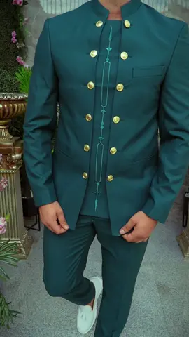 Costum verde barbatesc cu croiala slim-fit, sacou tip tunica avand prindere cu butoni aurii, disponibil acum pe site.   #groomsmen #weddingfashion #styledlogger  #ootdmen  #OOTD  #outfitoftheday  #moda  #fashionista  #fashionblogger  #menstyle