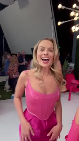 I WAS ONE OF THE FIRST TO INTERVIEW THE CAST OF BARBIE, 😭😭😭!!! RUN IN YOUR ARCHED FEET TO FANDANGO.COM + FANDANGO’S YT PAGE TO WATCH THE ENTIRE FANDANGO BIG TICKET SIT DOWN THAT WE DID IN THIS COOL BARBIE DREAM HOUSE!                                                                                         And get your tickets to @barbiethemovie right now on fandango.com 💅 Thank you @Fandango + @Warner Bros Pictures for this opportunity I’ll never forget.                                                                                        Glam: @bryanmendez Hair: @kelseymorganhair #BarbieMovie #barbiemovie2023 #margotrobbie #margotrobbiebarbie #margotrobbiebarbiemovie #issara #katemckinnon #americaferrera 