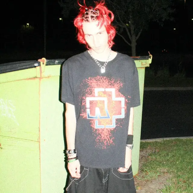 Dumpster boy  #2000s #y2k #numetal #mallgoth #90s #jnco #baggy #slipknot #jncojeans #osirisd3 #alt #cute #altboy #alternativefashion #2000sfashion #aesthetic #outfit #vintage #grunge #OOTD #outfitinspo #deftones 