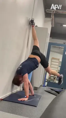 Just hanging at the gym 😀👟 #afv #workout #fail #funnyvideos #Fitness #gym 