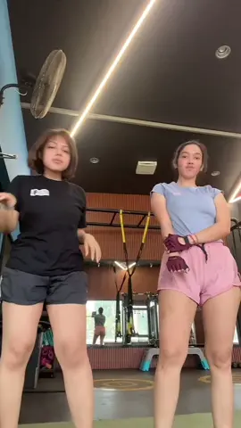 P bagi jogetan lucu dong @klapiucius 