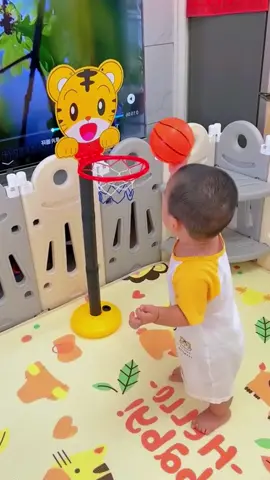 🏀Basketbll training starts from a young age.#tiktokmademebuyit #fyp #laruan 