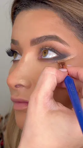#makeup #makeupartist #makeuptutorial #makeuphacks #makeuptransformation #Eyeliner #MakeupRoutine #makeuphack 