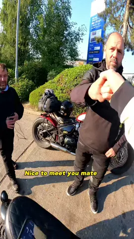 Meeting strangers and getting on instantly has to be one of the best things about riding bikes. Especially as the older you get the harder it is to make chums. Thanks for adding to the fist bump tally Ian/Dean! Love you, kisses x #triumph #bonneville #triumphbonneville #customtriumph #triumpht120 #motorbike #motone #motonecustoms #scrambler #bikesofinstagram #biker #muttmongrel #caferacer #bikeshed #t120 #urbanrider #bikelife #motorcycle #london #pov #gopro #interaction #triumphbobber #triumphbobberblack #desertsled #nc500 