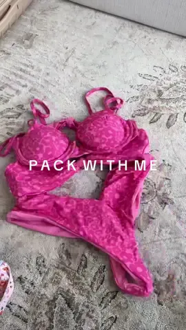 pack with me for florida!!! all on my amz under “travel essentials” 🤍✈️🎧 #packwithme #packing #asmr #asmrsounds #packwithme #aesthetic #satisfying #organized #CleanTok #clean 
