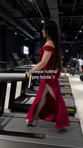Un poco de bombeo para imponer 😎 #GymTok #humor #gymrat #graduacion #boda #weddingdress 