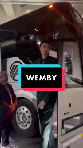 El look de Wemby 😍 #NBA #TikTokDeportes #nbadraft #outfit #wembanyama 