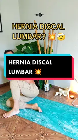 Hernia discal lumbar? Tienes que hacer este ejercicio En innumerables ocasiones, la hernia de disco lumbar aparece como resultado de un desequilibrio muscular que mantiene retraído y tenso tu cuadrado lumbar, musculatura paravertebral, multifidos y erectores espinales Con este maravilloso ejercicio, conseguirás liberar dicha musculatura, permitiendo así, que tu disco intervertebral no sufra las consecuencias de este acortamiento muscular. Y al mismo tiempo, a través de un ejercicio de torsión, conseguirás comprimir y decoaptar tus discos intervertebrales, a fín de conseguir una rehidratación a través de un ejercicio adaptativo por parte de tus discos #hernia #herniadedisco #herniadiscal #wellness 