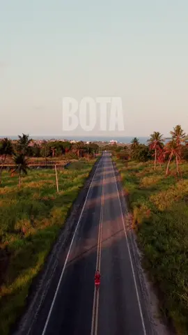 Vocês são do time mais intimista, com vinho e serra, ou do time solar, com praia, calor e água de coco?  #corrida #Running #corridaderua #corredores #runners #GymTok #travel #traveling #lugarespraconhecer #brasil #dicadeviagem 