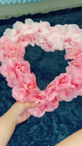 heart wreath 🌸 #heart #wreath #decor #dorm #college #dollartree #dollartreediy #diyproject #DIY #cute #aesthetic #pink #thatgirl #foryou 