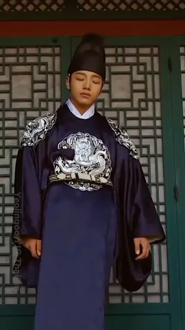 👉The Moon That Embraces the Sun👈 Moon Embracing the Sun 해를 품은 달  Haereul Pum-eun Dal, also known as The Moon that Embraces the Sun or The Sun and the Moon  is a 2012 South Korean television drama series, starring Kim Soo-hyun, Han Ga-in, Jung Il-woo, and Kim Min-seo. It aired on MBC from January 4 to March 15, 2012, on Wednesdays and Thursdays at 21:55 for 20 episodes.🌜🌞🌜 #yeojingoo #여진구 #ยอจินกู #TheMoonThatEmbracestheSun #YeojingooYJGThaifan #loveyeojingoo 