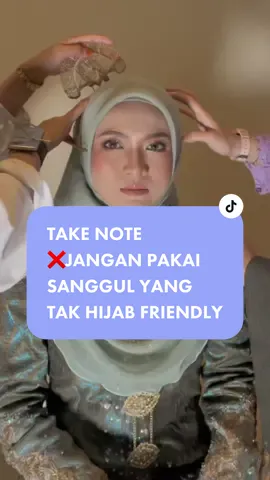 Ada sanggul for hijab & ada sanggul for freehair bride. untuk kes ni, MUA & DRAPER main peranan penting untuk bantu bride pakai juga sanggul idaman beliau🥰 Hasil da boom! BAWAL CURVE nikah ofcoz dari crowncantik  ❤️  #pengantinviral #bridecantik #tudungnikah #tudungpengantin 